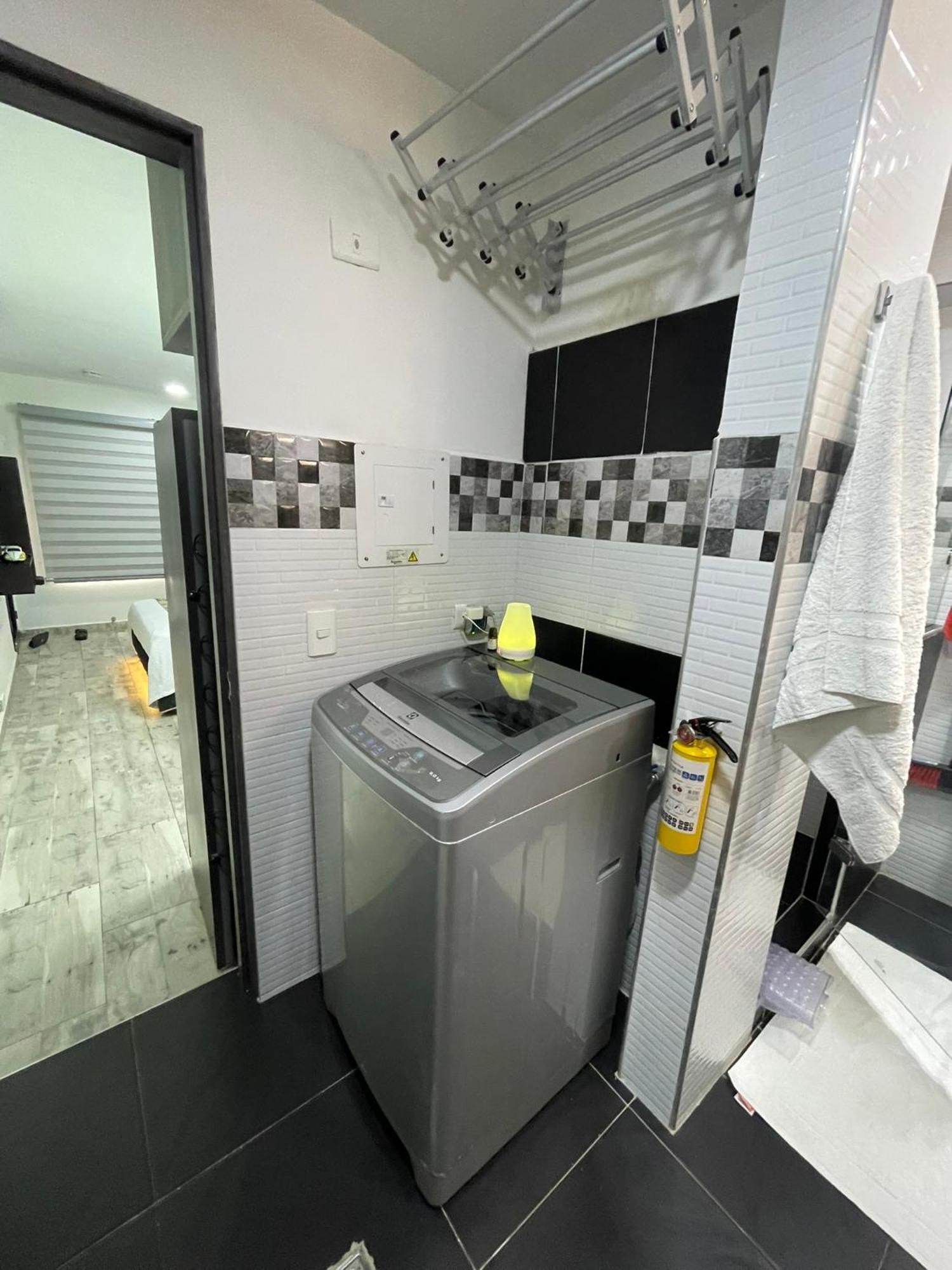 Pretty & Modern Private 202 Apartment